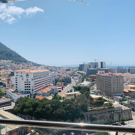 Luxe Studio Seconds From The Marina And City Centre Apartamento Gibraltar Exterior foto
